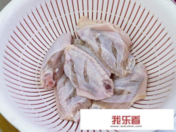 可乐鸡翅腌制后还用煮吗？可乐鸡中翅的做法简单又好吃？