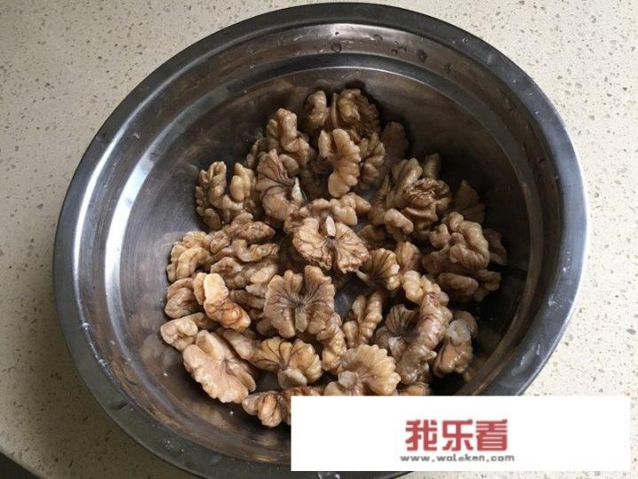 椒盐核桃带皮家庭做法？椒盐炒核桃用什么椒盐？