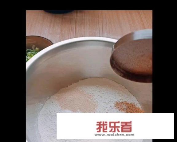 炸葱油饼怎么炸又酥脆又蓬松？葱花饼最正宗的做法？