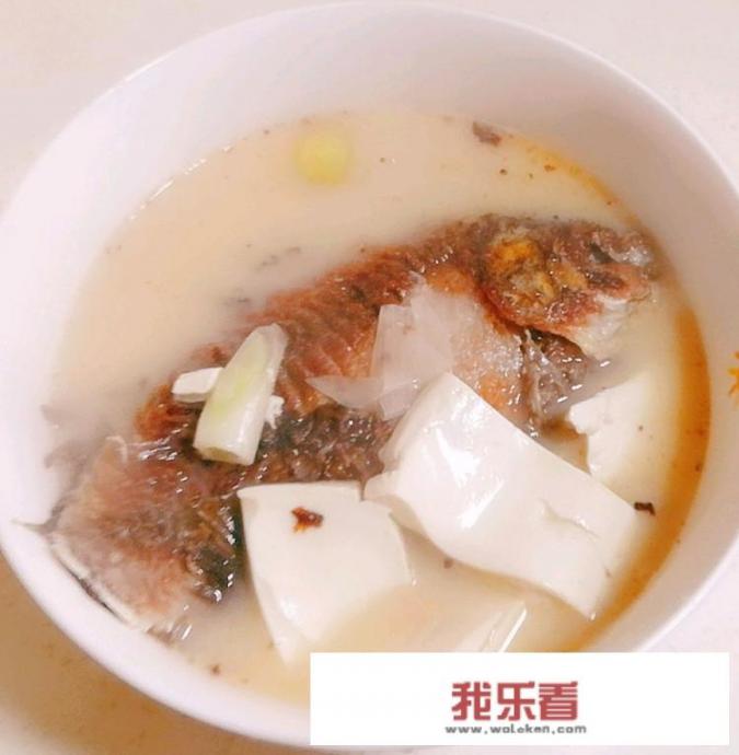 鲫鱼豆腐汤的做法？鲫鱼豆腐汤做法步骤？