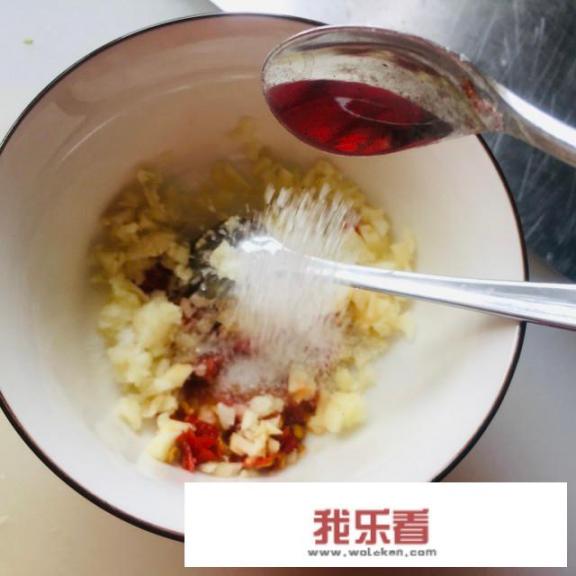 粉丝蒜蓉蒸扇贝的做法？蒜蓉粉丝蒸扇贝的做法？