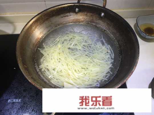 凉拌土豆丝的做法？怎样做凉拌土豆丝？