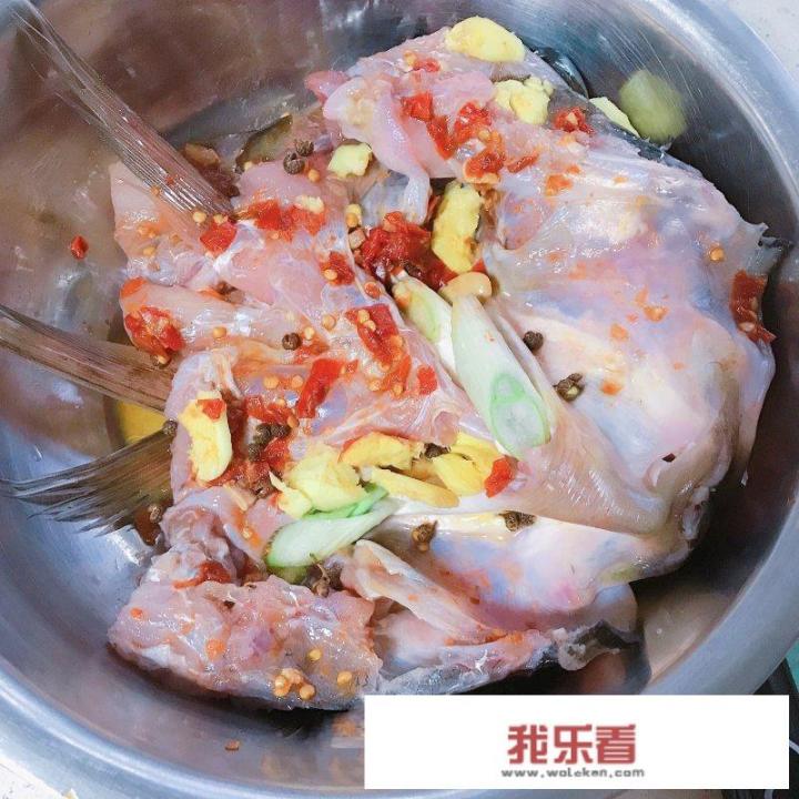 鱼头炖豆腐正宗做法王刚？雄鱼头炖豆腐的做法？