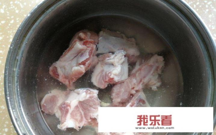 玉米排骨汤怎么做更好食？煮熟的玉米做排骨汤行吗？