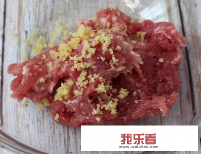 炸丸子肉馅怎么调才好食？猪肉丸子馅怎么调有弹性而且嫩？