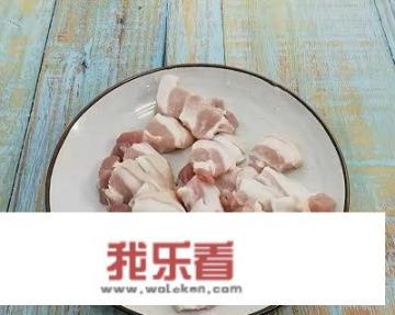 猪肉酸菜炖粉条的做法是什么？