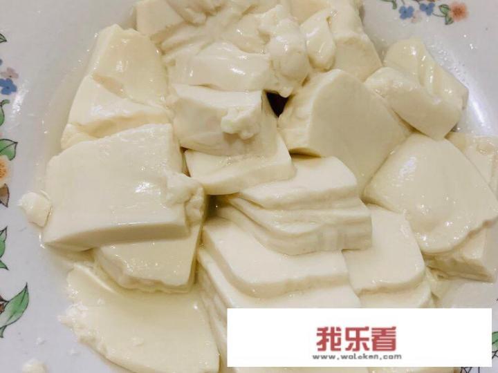 皮蛋拌豆腐的做法是？