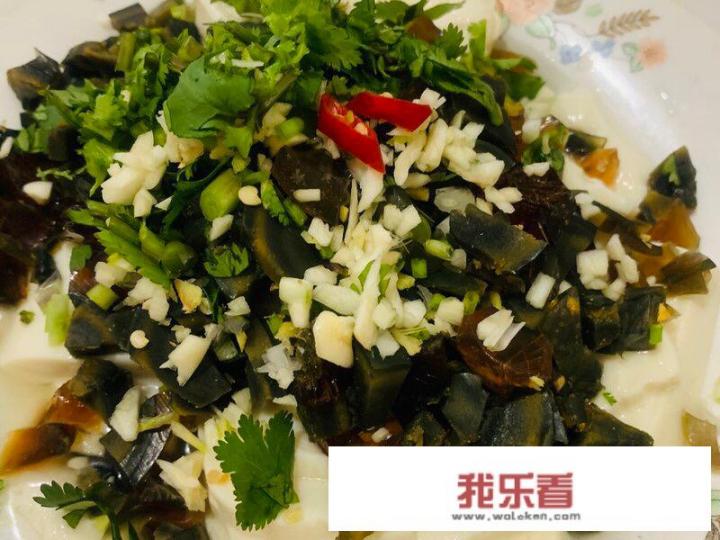皮蛋拌豆腐的做法是？