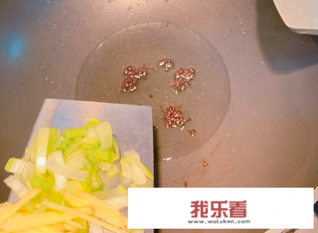 尖椒肉丝炒面做法？霞姐肉炒面的家常做法？