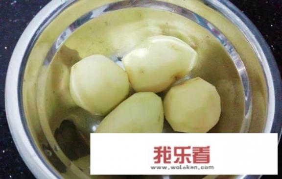 中午剩的红烧肉想放点土豆怎么做？红烧肉土豆做法米豆？