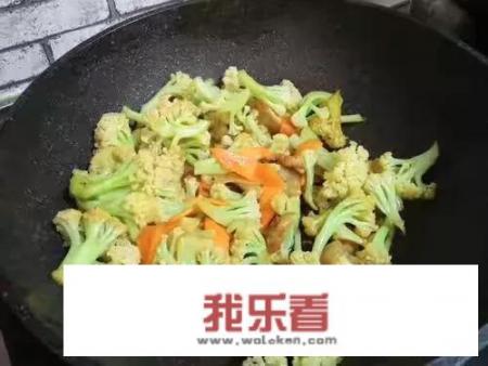 炒菜花和什么搭配？能与花儿搭配的什么菜？