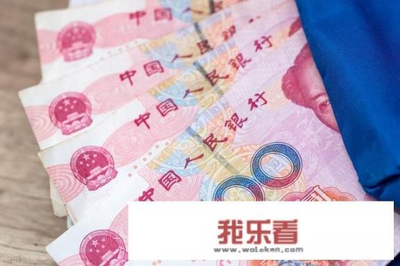 现在被评为年度优秀公务员或事业人员后，有没有发奖金奖励