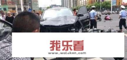 常州奔驰连撞多车，造成13人受伤3人死亡，行车记录仪拍下惊魂一瞬，司机是真有病还是装病，对此你怎么看