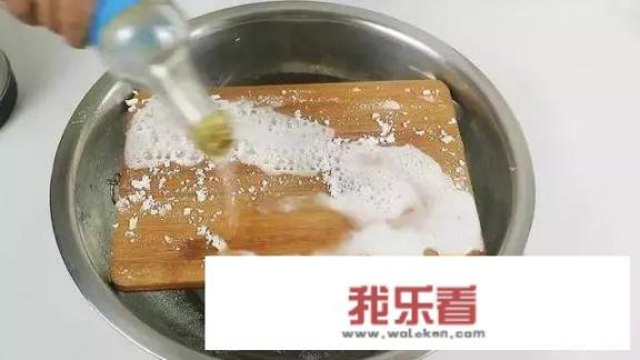 日常生活中的白醋，除了用来拌凉菜爽口，还有哪些妙用呢