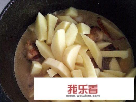 鸡翅根炖土豆怎么做？_土豆炖鸡翅根家常做法