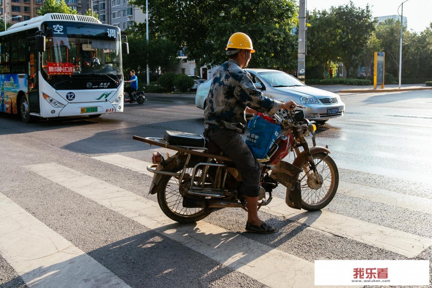 你见过夏天的农民工吗？请用照片记录他(她)们的身影？_最心酸的农民工图片卡通