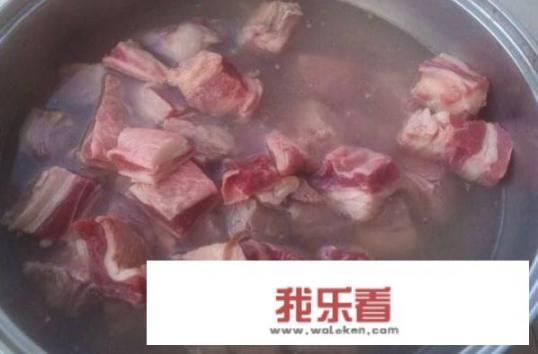 炖鸡汤时，水和鸡肉的比例是多少？有哪些烹饪技巧分享？_煮鸡汤怎么煮才好吃