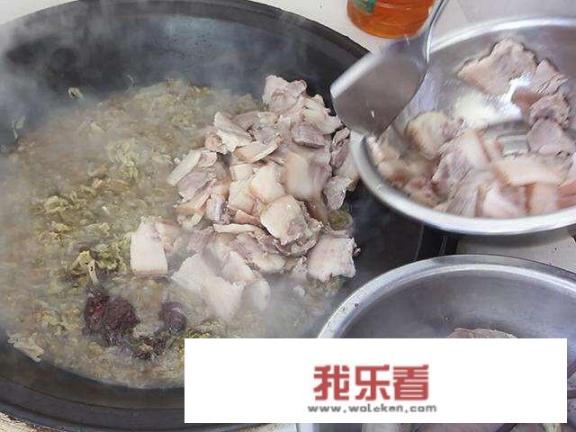 五花肉酸菜炖血肠的家常做法