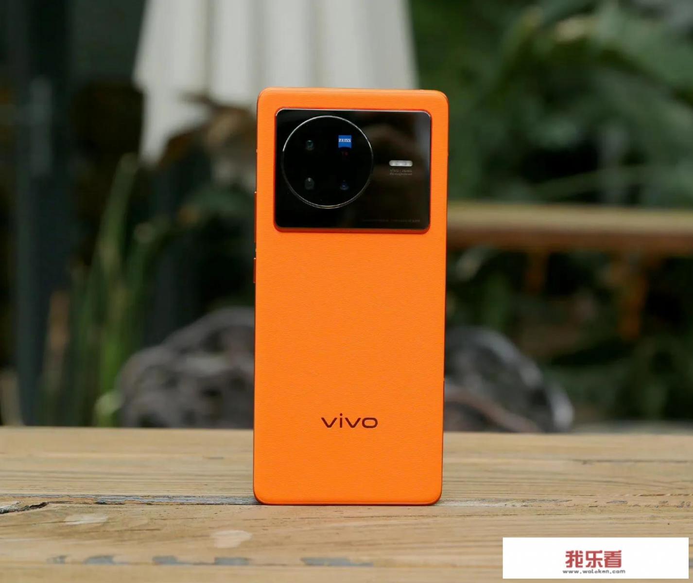 蓝厂内斗！同样的价格，iQOO 10和vivo X80谁更值得入手