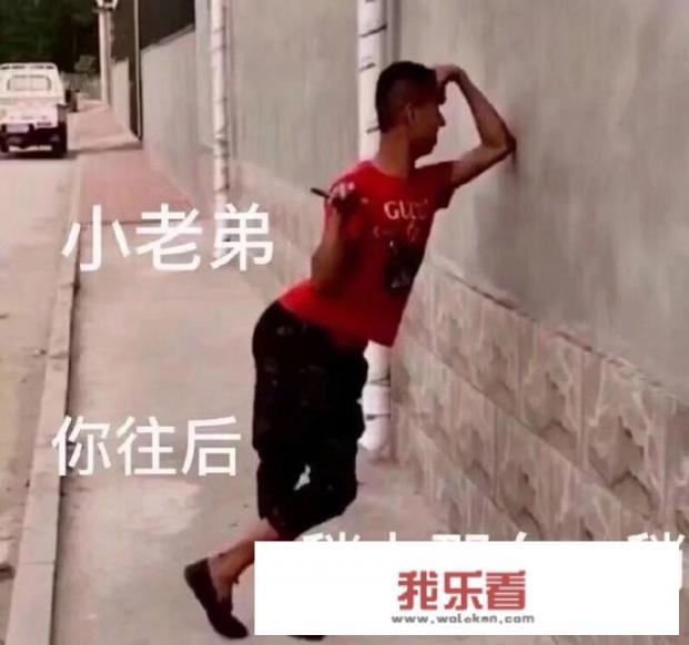 请问一个男人约女人晚上去爬山，是什么意思