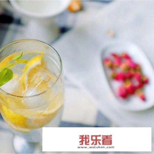 粉杯子奶茶叫什么