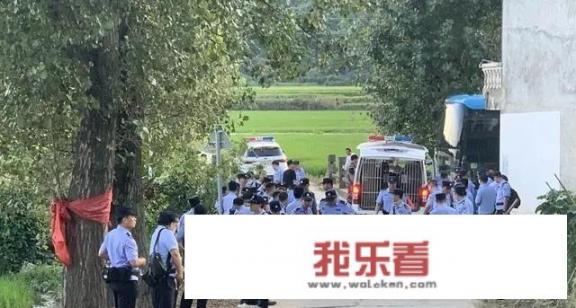 曾春亮被捕时为何裤子被脱下？搜查凶器之谜