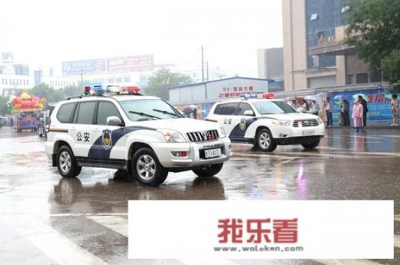 怎么区分交警和警察的警车