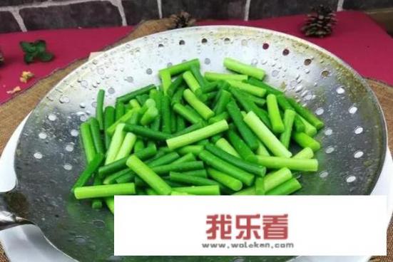 蒜薹炒肉蒜薹焯水多久？