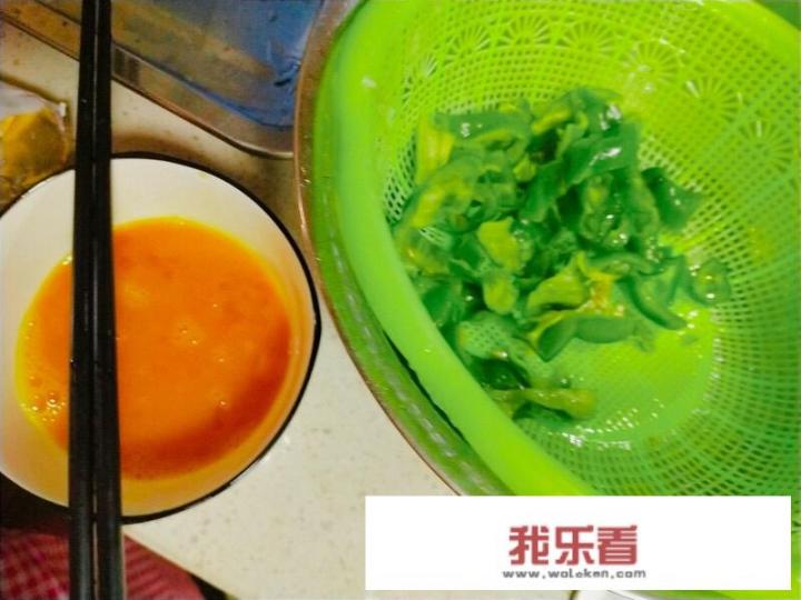 青椒炒鸡蛋家常做法？