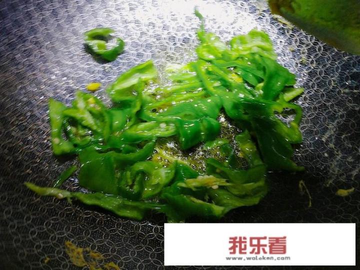 青椒炒鸡蛋家常做法？