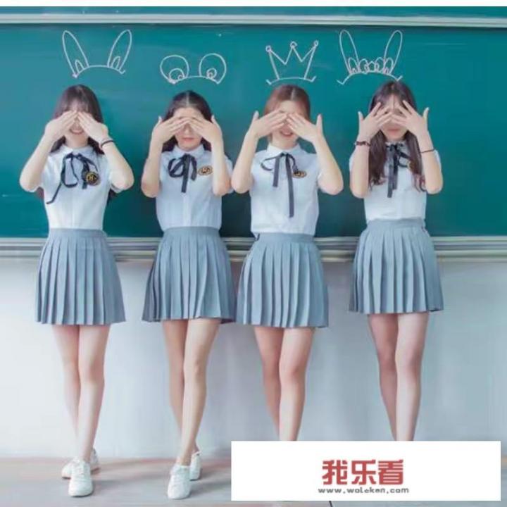 大学拍毕业照穿什么样的服装？