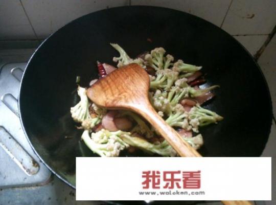 熏肉配什么菜炒出来好吃？