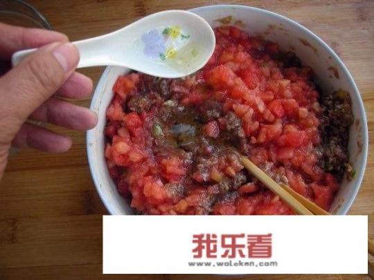 牛肉馅饺子怎样调馅？