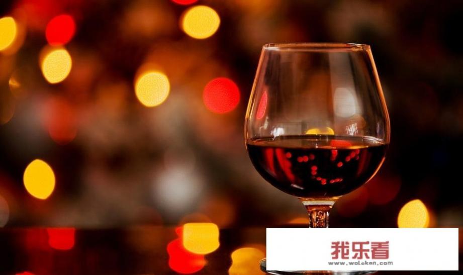 睡前喝红酒，一般控制在多少？