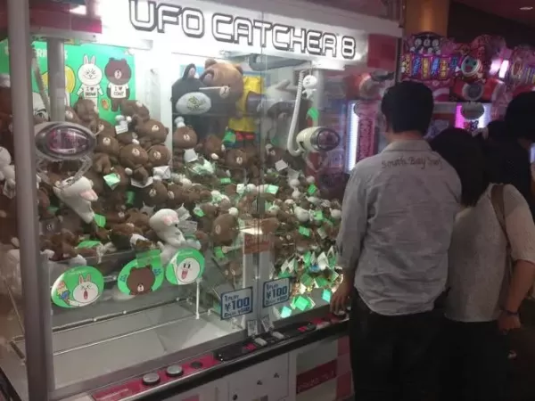 抓娃娃机怎么玩？