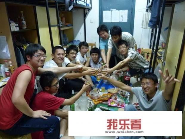 大学里要怎样过?好迷茫，安静不下来，上课都感到好累，课外都玩手机，看不进书，我要怎么办？