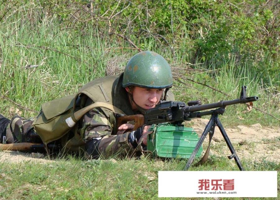 你觉得班用机枪会被通用机枪取代吗？为什么？