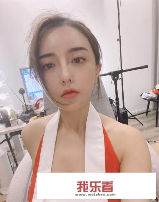 主播古阿扎回应不雅视频问题，承认有三部，是被前男友骗了，你有何看法？