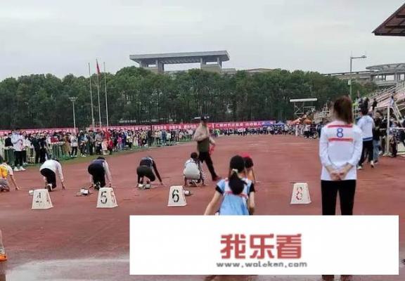 如何看广州一女大学生穿着黑丝裤袜参加运动会，结果上热搜？