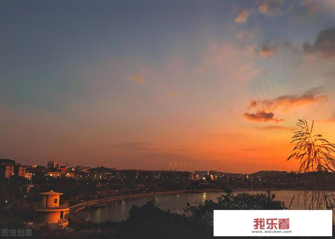 大学生活是什么样的，用五个2字形容词来描述？