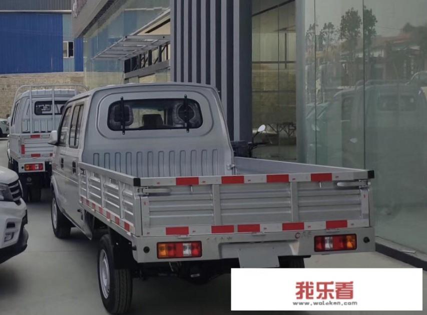 3门展示柜24小时几度电？