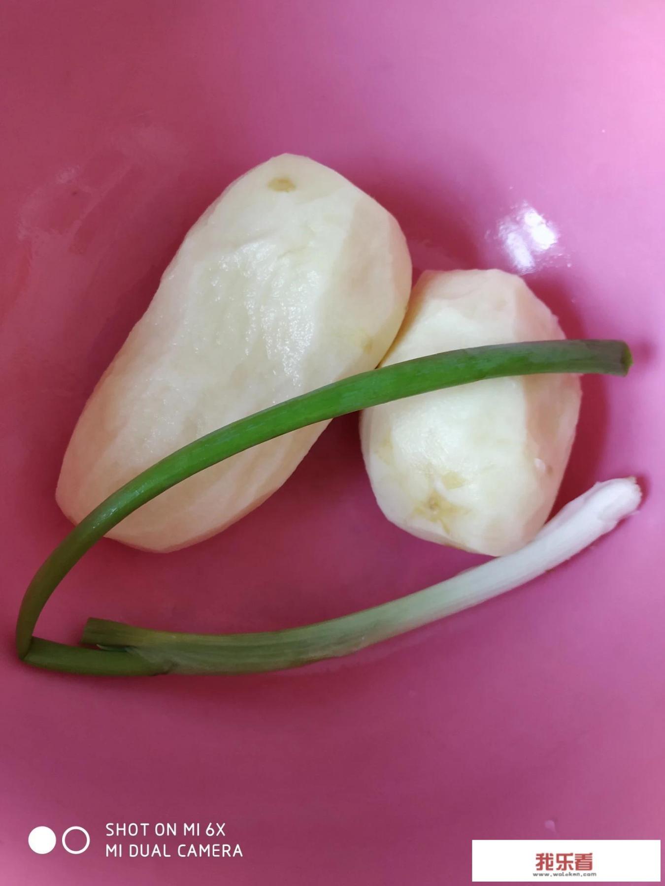 无油香蕉鸡蛋饼要怎么做，鸡蛋土豆饼的无油做法？
