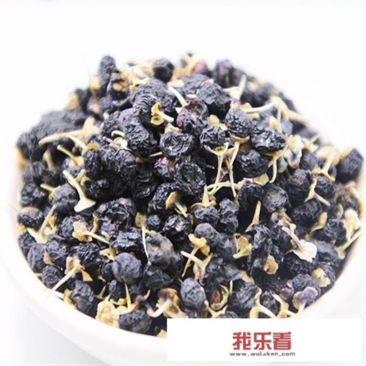 莲子心和生甘草和黑枸杞一起泡水喝行不行，有什么功效？