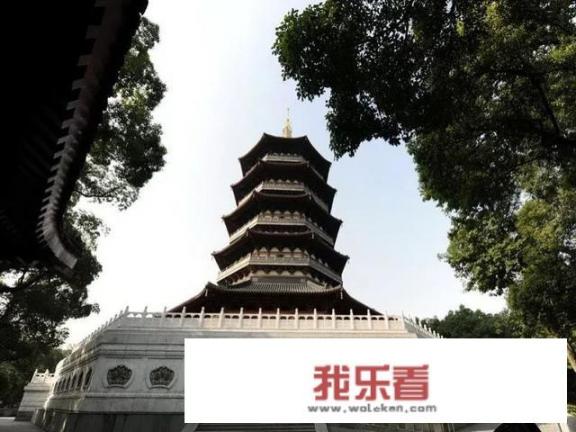 雷峰塔在西湖里面吗？