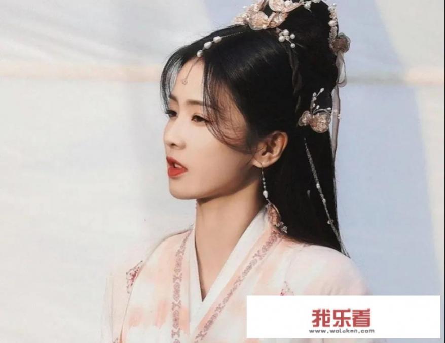 长月烬明的解释？