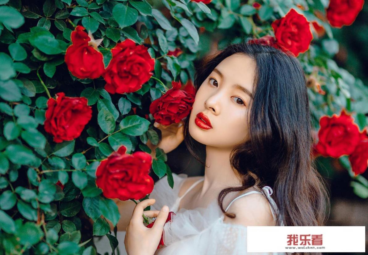 这几张花丛中的女生拍得怎么样，谁来点评一下？