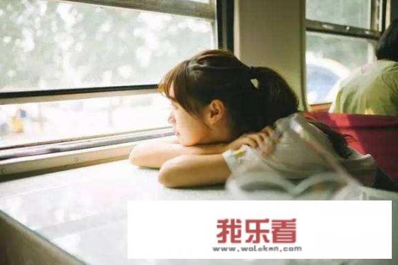 疯狂猜成语一个生气黄色娃娃表情头上冒烟答案是什么？