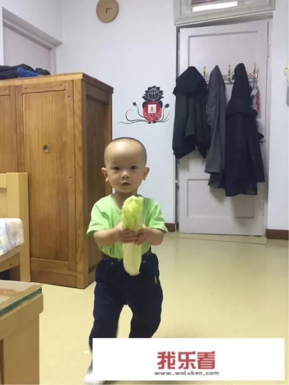 太阳光照的热总是大冬天在家里都得穿短袖，但是这样总是一冷一热对小孩子好吗？