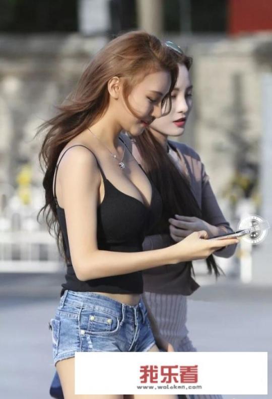 有没有人敢上传一张你觉得最性感的图片，来比比看谁的比较性感？