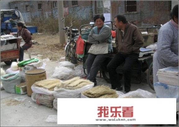 夏天到了，在农村赶集摆地摊卖什么挣钱？